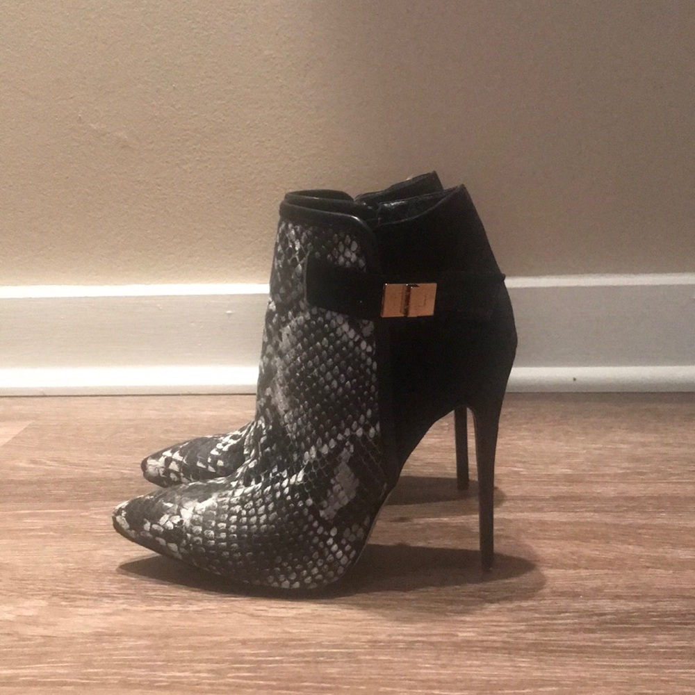 Public Desire snakeskin/black ankle Bootie SZ 7